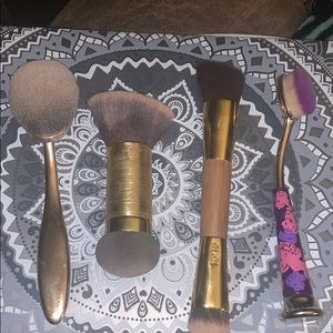 Lot of 4 tarte makeup brushes